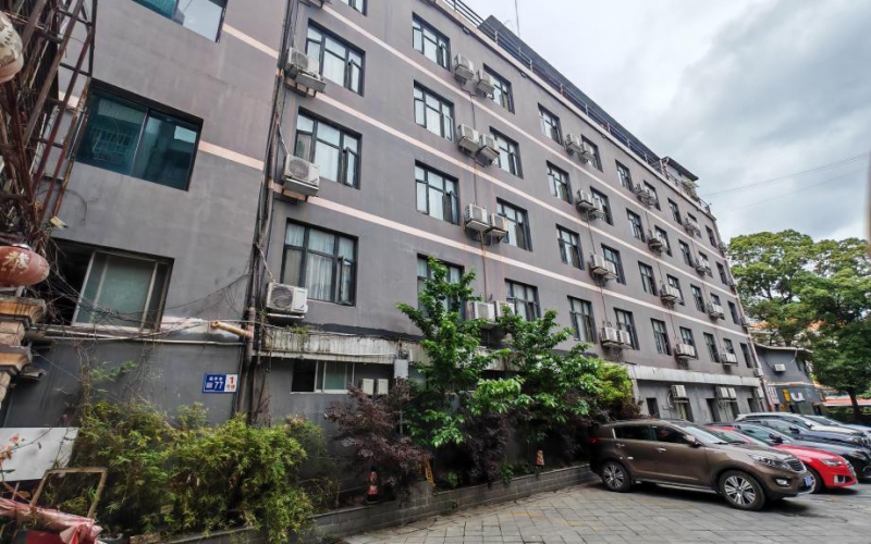 貴州省機(jī)關(guān)事務(wù)管理局國有資產(chǎn)管理服務(wù)中心貴陽市云巖區(qū)扁井巷77號1棟1-7層、餐廳、鍋爐房招租