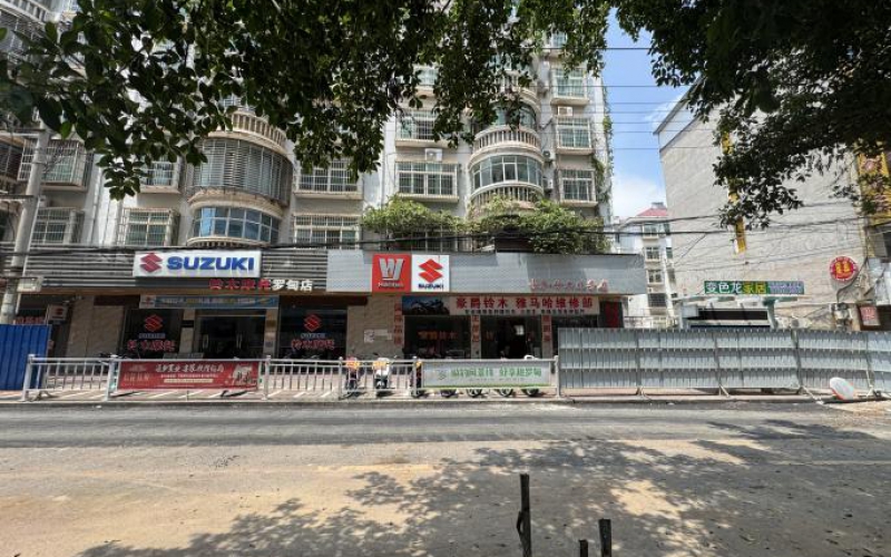 環(huán)城路職工住宅區(qū)一樓1、2-6號(hào)門(mén)面轉(zhuǎn)讓（持有方：貴州省機(jī)關(guān)事務(wù)管理局國(guó)有資產(chǎn)管理服務(wù)中心）